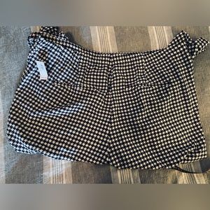 4 / $20 Sale! NWT Size 20 Old Navy black and white houndstooth dress pant*